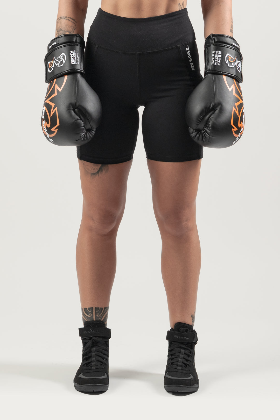Do Women Wear Smaller Gloves Boxing: Essential Fit Guide Revealed